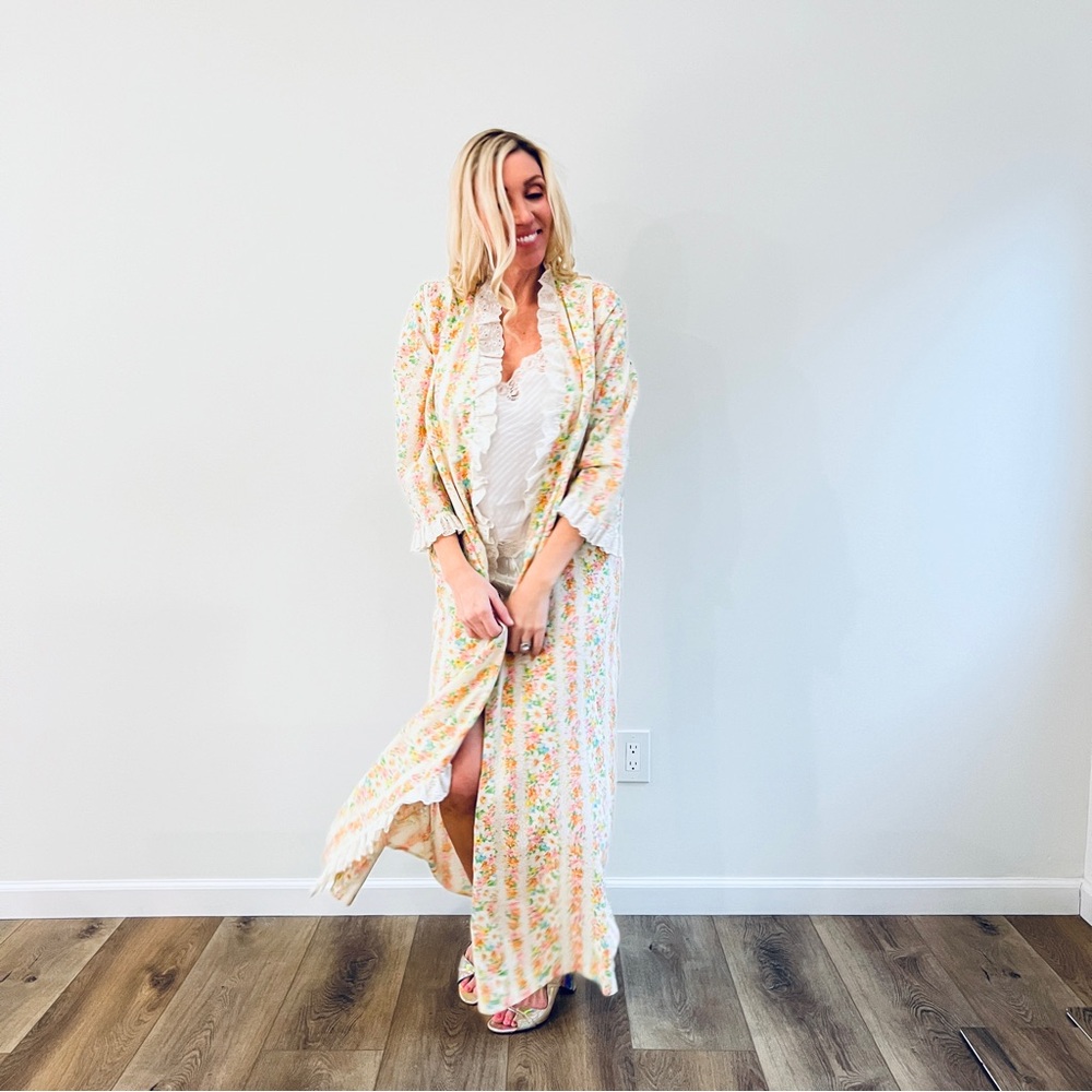 VTG Floral Housecoat Duster Robe - Picture 4 of 16